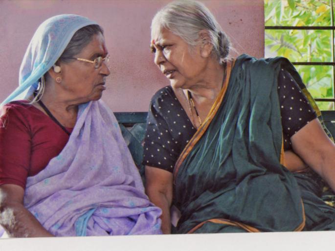 The elders are gone ... why should I live? | ... त्यांनी मृत्यूनंतरही तुटू दिला नाही प्रेमाचा बंध, थोरल्या जाऊ गेल्या... मी तरी कशाला जगू? The elders are gone ... why should I live? | ... त्यांनी मृत्यूनंतरही तुटू दिला नाही प्रेमाचा बंध, थोरल्या जाऊ गेल्या... मी तरी कशाला जगू?