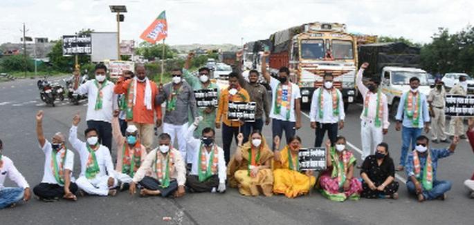 BJP's Mahaelgar agitation for milk price hike | दुध दरवाढीसाठी भाजपचे महाएल्गार आंदोलन BJP's Mahaelgar agitation for milk price hike | दुध दरवाढीसाठी भाजपचे महाएल्गार आंदोलन