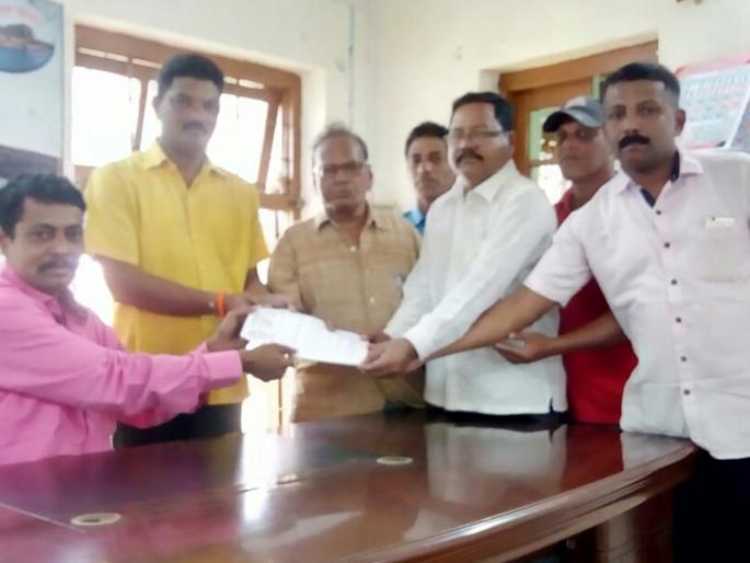 Sindhudurg: Dispute to fishermen on merchant Ship Marg, request for Tehsildar | सिंधुदुर्ग : व्यापारी जहाज मार्गिकेला मच्छिमारांचा आक्षेप, तहसीलदारांना निवेदन Sindhudurg: Dispute to fishermen on merchant Ship Marg, request for Tehsildar | सिंधुदुर्ग : व्यापारी जहाज मार्गिकेला मच्छिमारांचा आक्षेप, तहसीलदारांना निवेदन