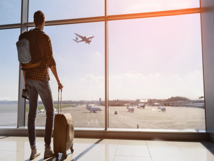 Panic among airline passengers; Trips cancelled despite ticket purchase | विमान प्रवाशांमध्ये धाकधूक; तिकीट काढूनही प्रवास केला रद्द Panic among airline passengers; Trips cancelled despite ticket purchase | विमान प्रवाशांमध्ये धाकधूक; तिकीट काढूनही प्रवास केला रद्द