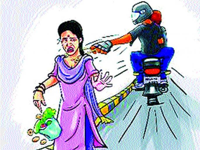 In Kathgalli, the woman's son-in-law said, | काठेगल्लीमध्ये महिलेची सोनसाखळी ओरबाडली In Kathgalli, the woman's son-in-law said, | काठेगल्लीमध्ये महिलेची सोनसाखळी ओरबाडली