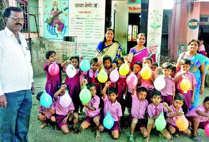 The sky is shaded from waste things | टाकाऊ वस्तूंपासून आकाशकंदील