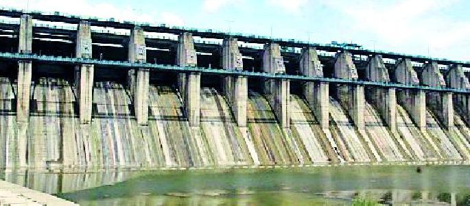 Waiting for the upper wardrobe doors to open | अप्पर वर्धाची दारे उघडण्याची प्रतीक्षा