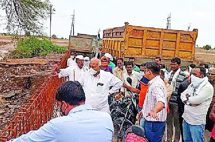 The dam at Samada burst | सामदा येथील बांध फुटला The dam at Samada burst | सामदा येथील बांध फुटला