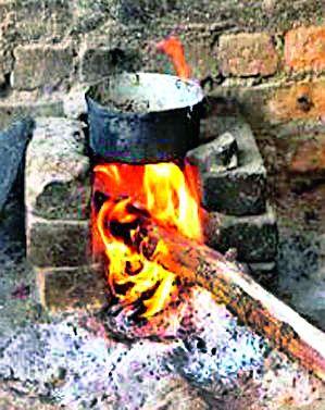 Women from rural areas turned back | ग्रामीण भागातील महिला परतल्या चुलीकडे