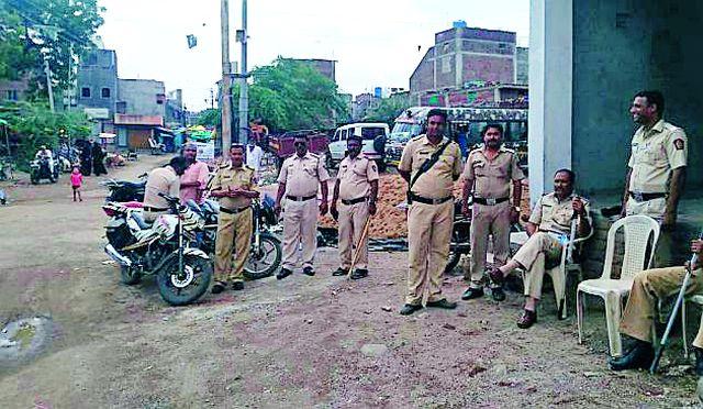 Rada in two groups in Nandgaonpeth | नांदगावपेठेत दोन गटात राडा Rada in two groups in Nandgaonpeth | नांदगावपेठेत दोन गटात राडा