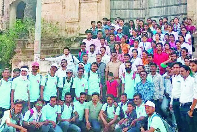 Revolve around historical sites in Achalpur | अचलपुरातील ऐतिहासिक वास्तूंची परिक्रमा Revolve around historical sites in Achalpur | अचलपुरातील ऐतिहासिक वास्तूंची परिक्रमा