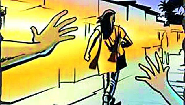 Four women in Amravati molestation | अमरावतीत चार महिलांचा विनयभंग Four women in Amravati molestation | अमरावतीत चार महिलांचा विनयभंग