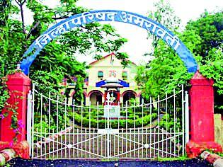 Thousands of District residents and Nigargant Group Development Officers | तहानलेले जिल्हावासी अन् निगरगट्ट गटविकास अधिकारी Thousands of District residents and Nigargant Group Development Officers | तहानलेले जिल्हावासी अन् निगरगट्ट गटविकास अधिकारी