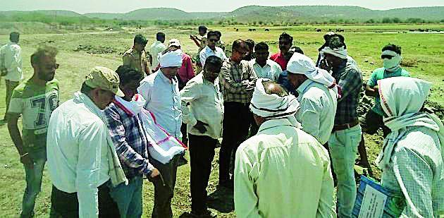 Brake to the umbrella pond complex | छत्री तलाव परिसर सौंदर्यीकरणास ब्रेक