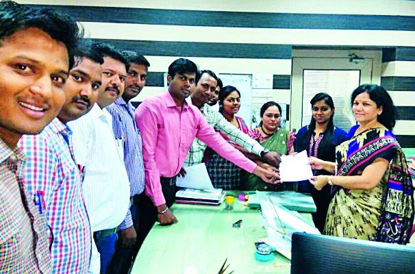 Allow us to commit suicide | आम्हाला आत्महत्या करण्याची परवानगी द्या