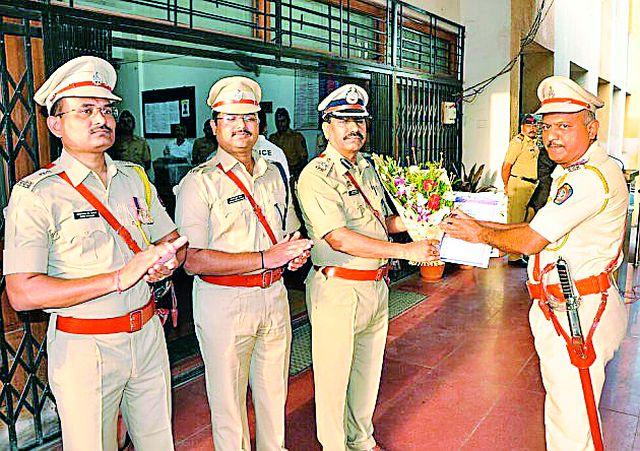 Honor of the CPI | उत्कृष्ट सेवा देणाऱ्या पोलिसांच्या कार्यकर्तृत्वाचा सीपींद्वारा सन्मान