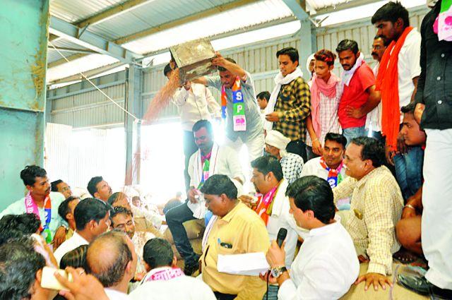 Movement in Rana's Market Committee | राणांचे बाजार समितीत आंदोलन