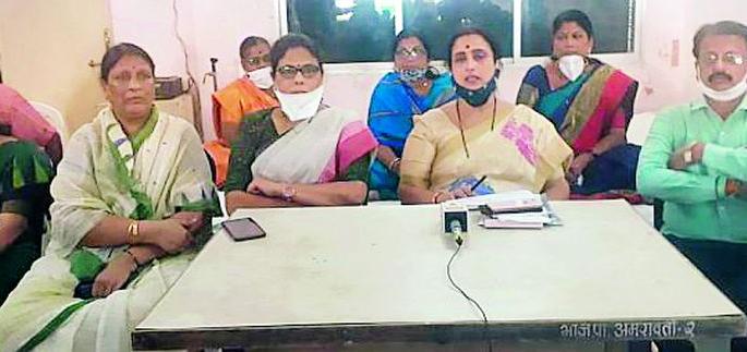 Does CS have the right to sit in a chair? | सीएसना खुर्चीत बसण्याचा अधिकार आहे का? Does CS have the right to sit in a chair? | सीएसना खुर्चीत बसण्याचा अधिकार आहे का?