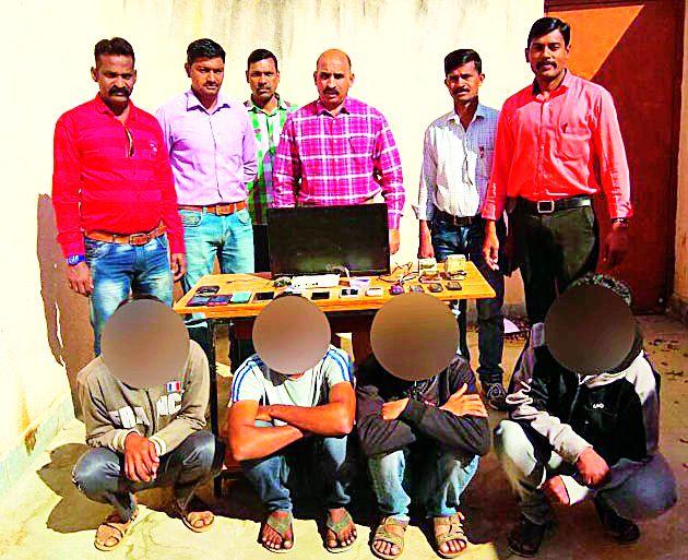 Four people were arrested while playing the game | क्रि के ट सट्टा खेळताना चौघांना अटक 