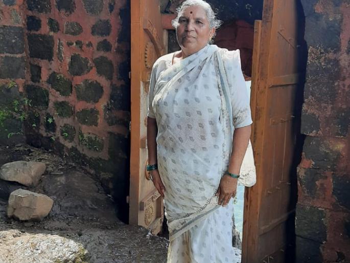 Grandmother of Harihar Gad Sir also defeated Korona | हरिहर गड सर करणाऱ्या आजींची कोरोनावरही मात