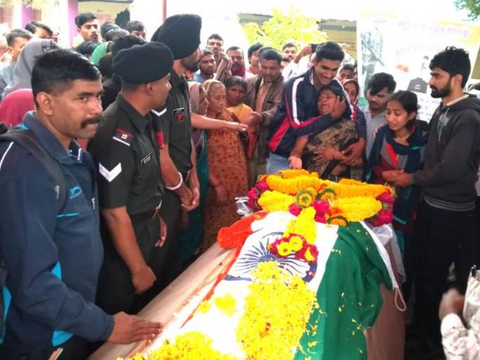Funeral of Jawan Mahesh Tidke in Government Etihad | जवान महेश तिडके यांच्यावर शासकीय इतमामात अंत्यसंस्कार Funeral of Jawan Mahesh Tidke in Government Etihad | जवान महेश तिडके यांच्यावर शासकीय इतमामात अंत्यसंस्कार