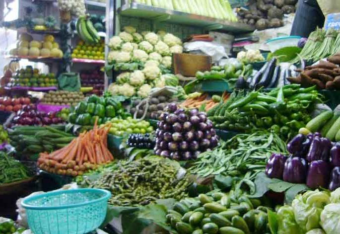 The rate of leafy vegetables increased | पालेभाज्यांचे दर वधारले The rate of leafy vegetables increased | पालेभाज्यांचे दर वधारले