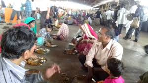 Marriage rush and loss of food | विवाहाची गर्दी अन् अन्नाची नासाडी Marriage rush and loss of food | विवाहाची गर्दी अन् अन्नाची नासाडी