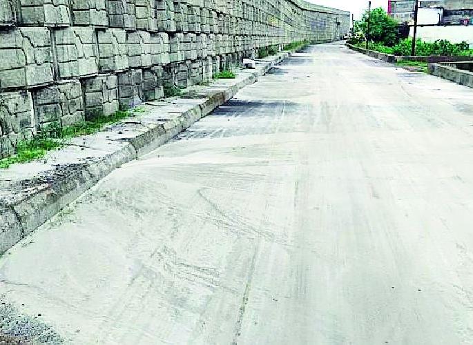 A technical breakdown in the flight to Deoradi | देव्हाडीच्या उड्डाणपुलामध्ये तांत्रिक बिघाड