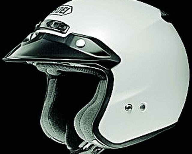Police helmet forced, action against six people | पोलिसांना हेल्मेट सक्ती, सहा जणांवर कारवाई Police helmet forced, action against six people | पोलिसांना हेल्मेट सक्ती, सहा जणांवर कारवाई