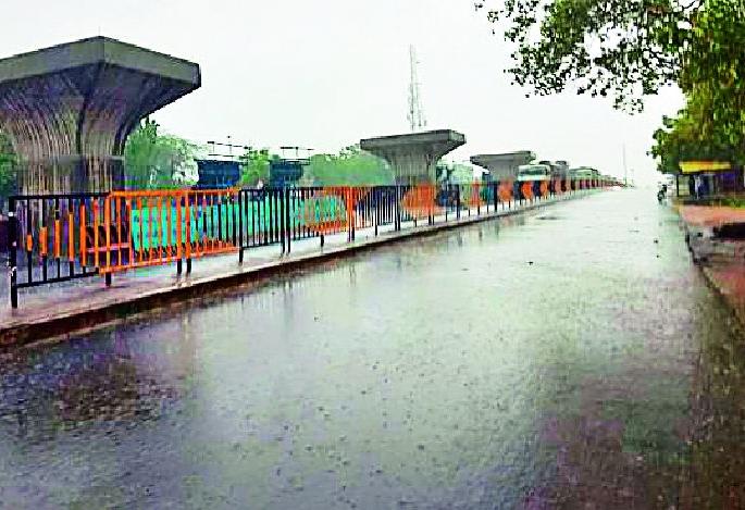 Pre-monsoon rains hit the district again | जिल्ह्याला पुन्हा मान्सूनपूर्व पावसाचा तडाखा