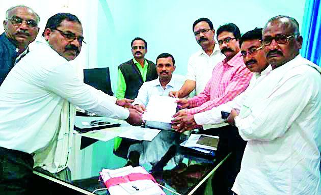 Prison for Teachers to meet the demands | मागण्यांच्या पूर्ततेसाठी शिक्षकांचे जेलभरो Prison for Teachers to meet the demands | मागण्यांच्या पूर्ततेसाठी शिक्षकांचे जेलभरो