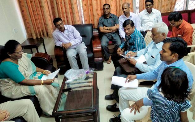 Scheduled Tribes members conduct survey of Ashramshalas | अनुसूचित आयोग सदस्यांनी आाश्रमशाळांची केली पाहणी