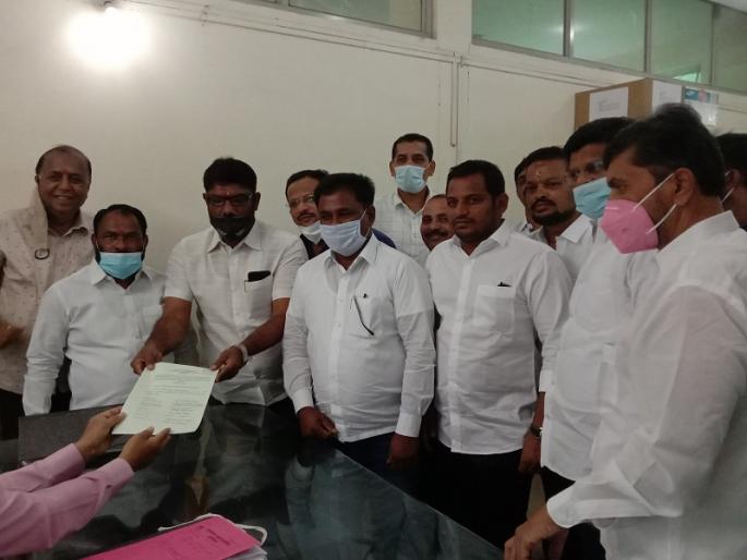 Avinash Ghule filed his nomination papers in the presence of the Mayor | अहमदनगर महापालिका : स्थायी समिती सभापतीपदासाठी महापौरांच्या उपस्थितीत अविनाश घुले यांचा उमेदवारी अर्ज दाखल Avinash Ghule filed his nomination papers in the presence of the Mayor | अहमदनगर महापालिका : स्थायी समिती सभापतीपदासाठी महापौरांच्या उपस्थितीत अविनाश घुले यांचा उमेदवारी अर्ज दाखल