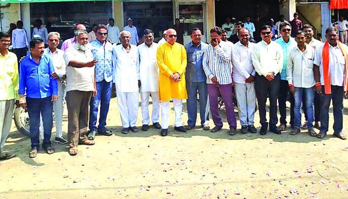 President of Mehkar APMC win in Mumbai APMC election | मुंबई ‘कृउबास’ निवडणुकीत मेहकरची बाजी President of Mehkar APMC win in Mumbai APMC election | मुंबई ‘कृउबास’ निवडणुकीत मेहकरची बाजी