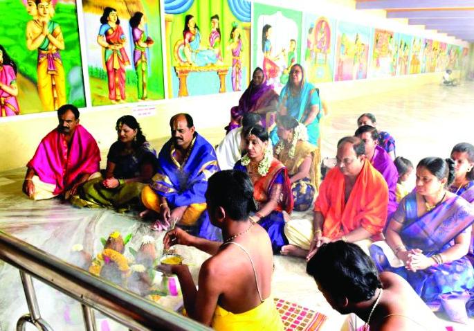 Balaji's welfare festival was experience by devotees at Buldhana | भाविकांनी अनुभवला बालाजींचा कल्याणोत्सव Balaji's welfare festival was experience by devotees at Buldhana | भाविकांनी अनुभवला बालाजींचा कल्याणोत्सव