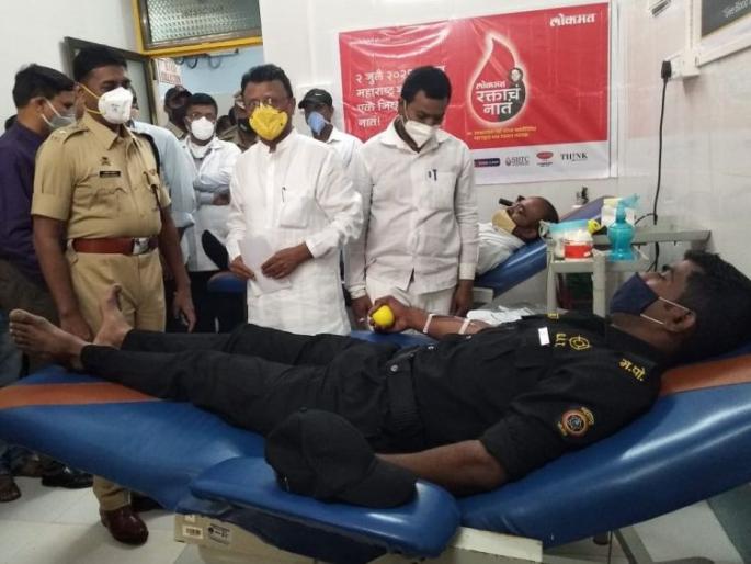 Blood donation Mahayagya started, 51 people donated blood | रक्तदान महायज्ञास प्रारंभ, ५१ जणांनी केले रक्तदान Blood donation Mahayagya started, 51 people donated blood | रक्तदान महायज्ञास प्रारंभ, ५१ जणांनी केले रक्तदान