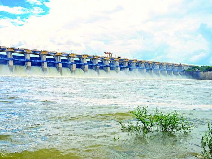 Discharge of water from the Khadakpurna Dam continues | खडकपूर्णा प्रकल्पातून पाण्याचा विसर्ग सुरूच Discharge of water from the Khadakpurna Dam continues | खडकपूर्णा प्रकल्पातून पाण्याचा विसर्ग सुरूच
