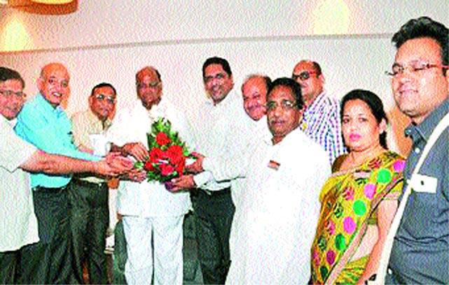 Sharad Pawar is concerned about the problems in GST | जीएसटीतील समस्यांबाबत शरद पवार यांना साकडे Sharad Pawar is concerned about the problems in GST | जीएसटीतील समस्यांबाबत शरद पवार यांना साकडे