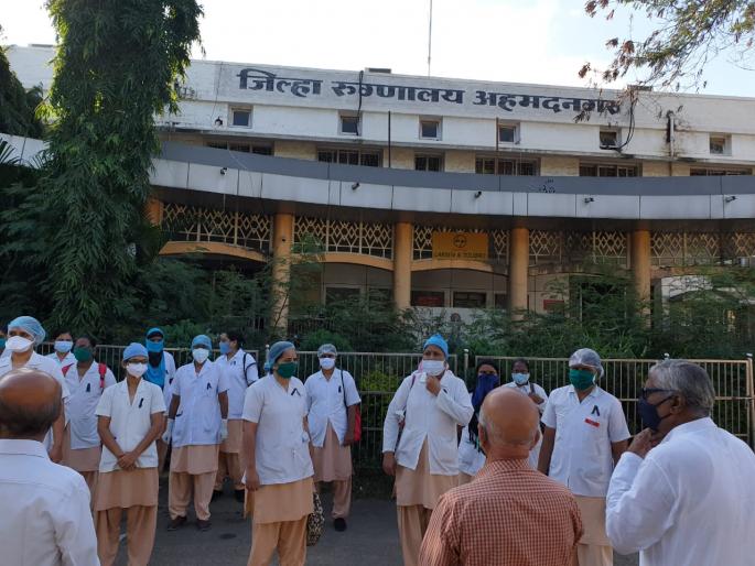 Agitations of District Hospital nurses wearing black ribbons | जिल्हा रुग्णालयात परिचारिकांचे काळ्या फिती लावून आंदोलन  Agitations of District Hospital nurses wearing black ribbons | जिल्हा रुग्णालयात परिचारिकांचे काळ्या फिती लावून आंदोलन