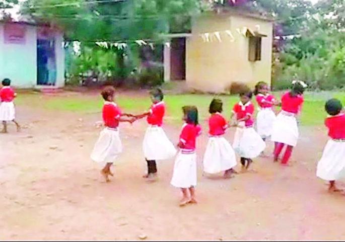 Bibata Horror Students' Enlightenment | बिबटाच्या दहशतीत विद्यार्थ्यांचे ज्ञानार्जन Bibata Horror Students' Enlightenment | बिबटाच्या दहशतीत विद्यार्थ्यांचे ज्ञानार्जन