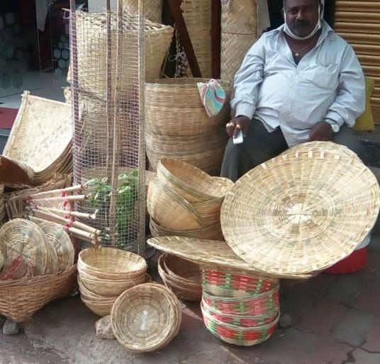 Corona puts Burud in business trouble | कोरोनामुळे बुरूड व्यावसायिक अडचणीत; आर्थिक मदतीची मागणी Corona puts Burud in business trouble | कोरोनामुळे बुरूड व्यावसायिक अडचणीत; आर्थिक मदतीची मागणी