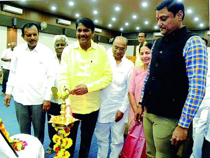 Release of Karmaveer Dadasaheb Kannamwar Hall of District Bank | जिल्हा बँकेच्या कर्मवीर दादासाहेब कन्नमवार सभागृहाचे लोकार्पण Release of Karmaveer Dadasaheb Kannamwar Hall of District Bank | जिल्हा बँकेच्या कर्मवीर दादासाहेब कन्नमवार सभागृहाचे लोकार्पण