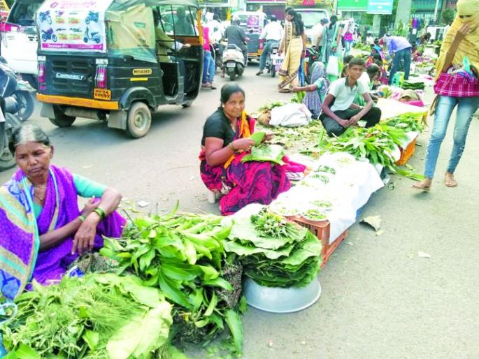 Inflation also rises to Bappa's worship | बाप्पाच्या पूजेलाही महागाईची झळ