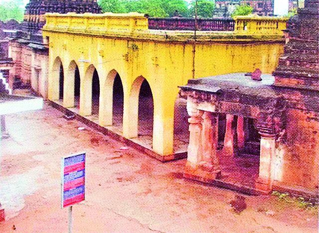 Anchleeshwar Mahadev Temple still neglected | अंचलेश्वर महादेव मंदिर अद्यापही उपेक्षित