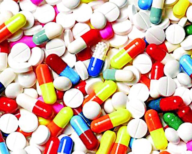 Shortage of medicines in health center | आरोग्य केंद्रात औषधांचा तुटवडा Shortage of medicines in health center | आरोग्य केंद्रात औषधांचा तुटवडा