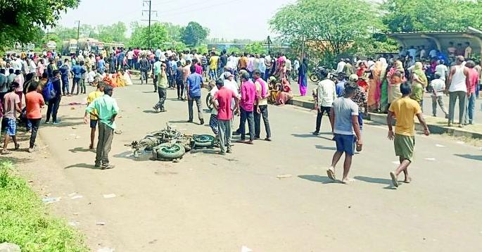 Two died in a collision with a truck | ट्रकच्या धडकेत दोघांचा मृत्यू