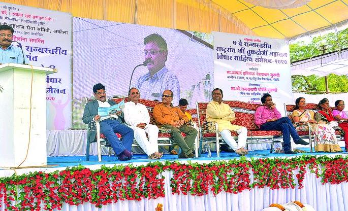 Poem Conference: 'But make me the father of a girl' | कविसंमेलन : ‘पण मला एका मुलीचा बाप कर’ Poem Conference: 'But make me the father of a girl' | कविसंमेलन : ‘पण मला एका मुलीचा बाप कर’