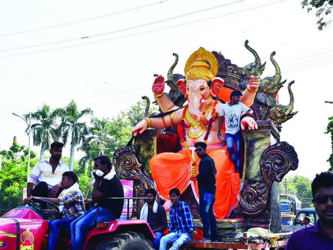 Ganeshotsav of Akola is worth ten crores! | अकोल्यातील गणेशोत्सव दहा कोटींचा! Ganeshotsav of Akola is worth ten crores! | अकोल्यातील गणेशोत्सव दहा कोटींचा!