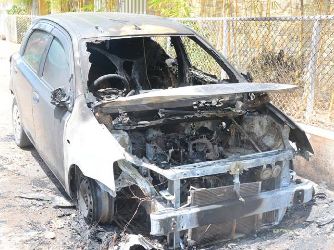 Mathefiru's act; Cars, bikes burned | माथेफिरुचे कृत्य ; कार, दुचाकी जाळल्या Mathefiru's act; Cars, bikes burned | माथेफिरुचे कृत्य ; कार, दुचाकी जाळल्या