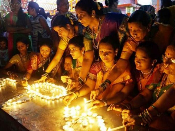 From today onwards, the festival will celebrate Lakh Mahadipotsav, two lakh lights per day | आजपासून सोलापुरात लक्ष महादीपोत्सव, रोज दोन लाख दिवे लागणार From today onwards, the festival will celebrate Lakh Mahadipotsav, two lakh lights per day | आजपासून सोलापुरात लक्ष महादीपोत्सव, रोज दोन लाख दिवे लागणार