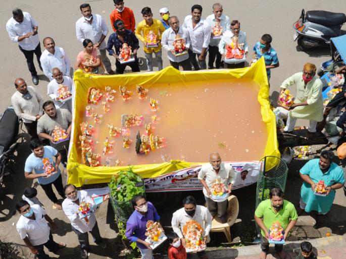 It took 28 hours for NMC to immerse 52,000 Ganesh idols | ५२ हजार गणेशमूर्तींच्या विसर्जनासाठी महापालिकेला लागले सलग २८ तास It took 28 hours for NMC to immerse 52,000 Ganesh idols | ५२ हजार गणेशमूर्तींच्या विसर्जनासाठी महापालिकेला लागले सलग २८ तास