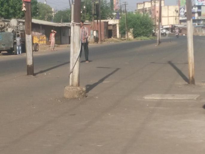 nashik,delay,municipal,corporation,power,pole | विजेचे खांब हटविण्यास महापालिकेकडून विलंब nashik,delay,municipal,corporation,power,pole | विजेचे खांब हटविण्यास महापालिकेकडून विलंब