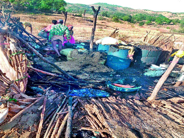 Damage of a fire house at Dhara Wadi | धाराची वाडी येथे आगीत घराचे नुकसान Damage of a fire house at Dhara Wadi | धाराची वाडी येथे आगीत घराचे नुकसान