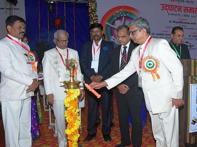 The need for art to keep the mind at bay | शरीरासोबत मन टवटवीत ठेवण्यासाठी कलेची गरज